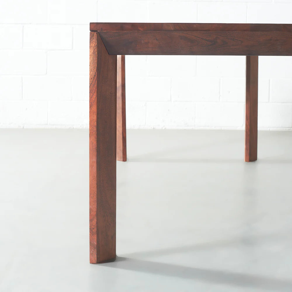 Six-eight-seater dining table made of solid acacia wood