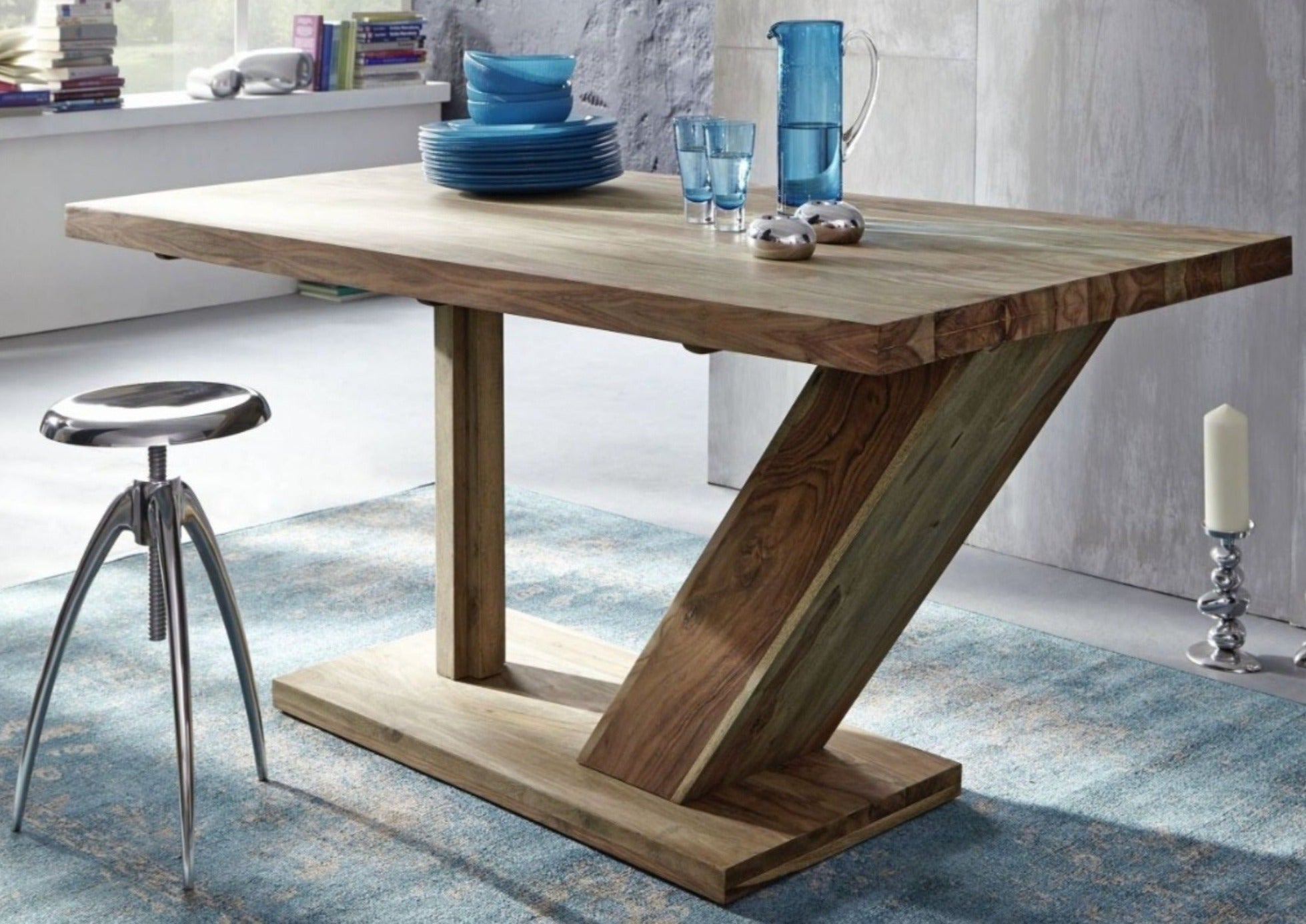 Six-seater dining table made of solid sheesham wood