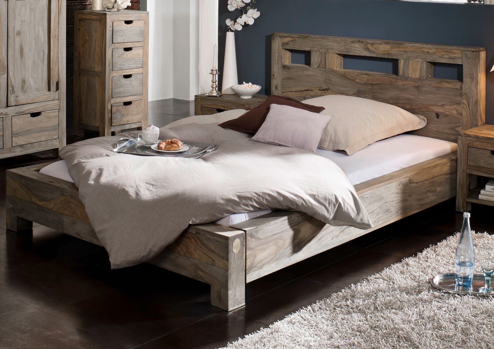 King bed made of solid sheesham wood